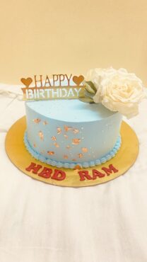 Butterscoch cake with flower decoration
