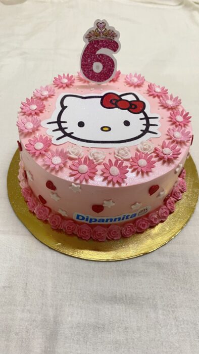 Cute kitty cake for birthday girl