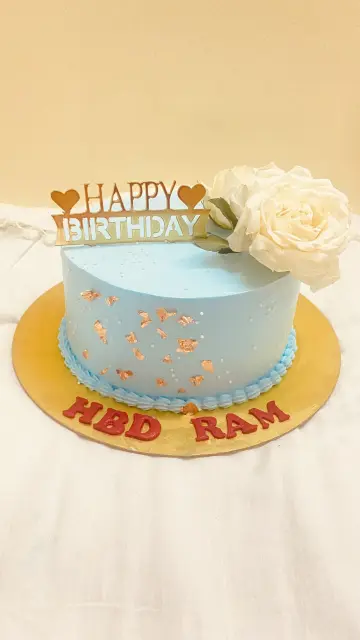 Butterscoch cake with flower decoration