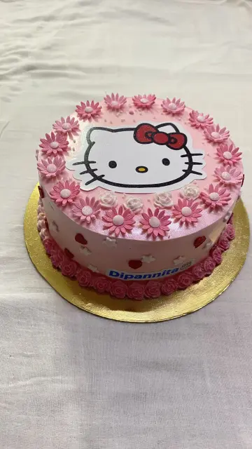 Cute kitty cake for birthday girl